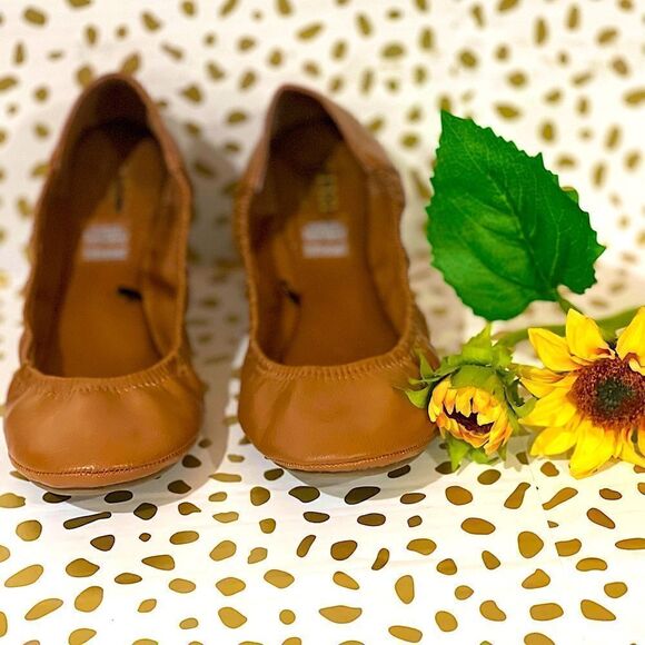 a.n.a Joy scrunch memory foam cognac flats - Picture 3 of 12